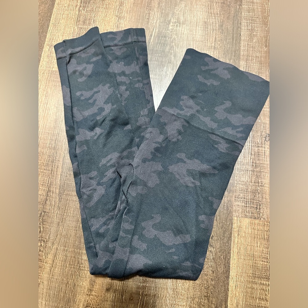 Spanx Gray Camo Leggings Small